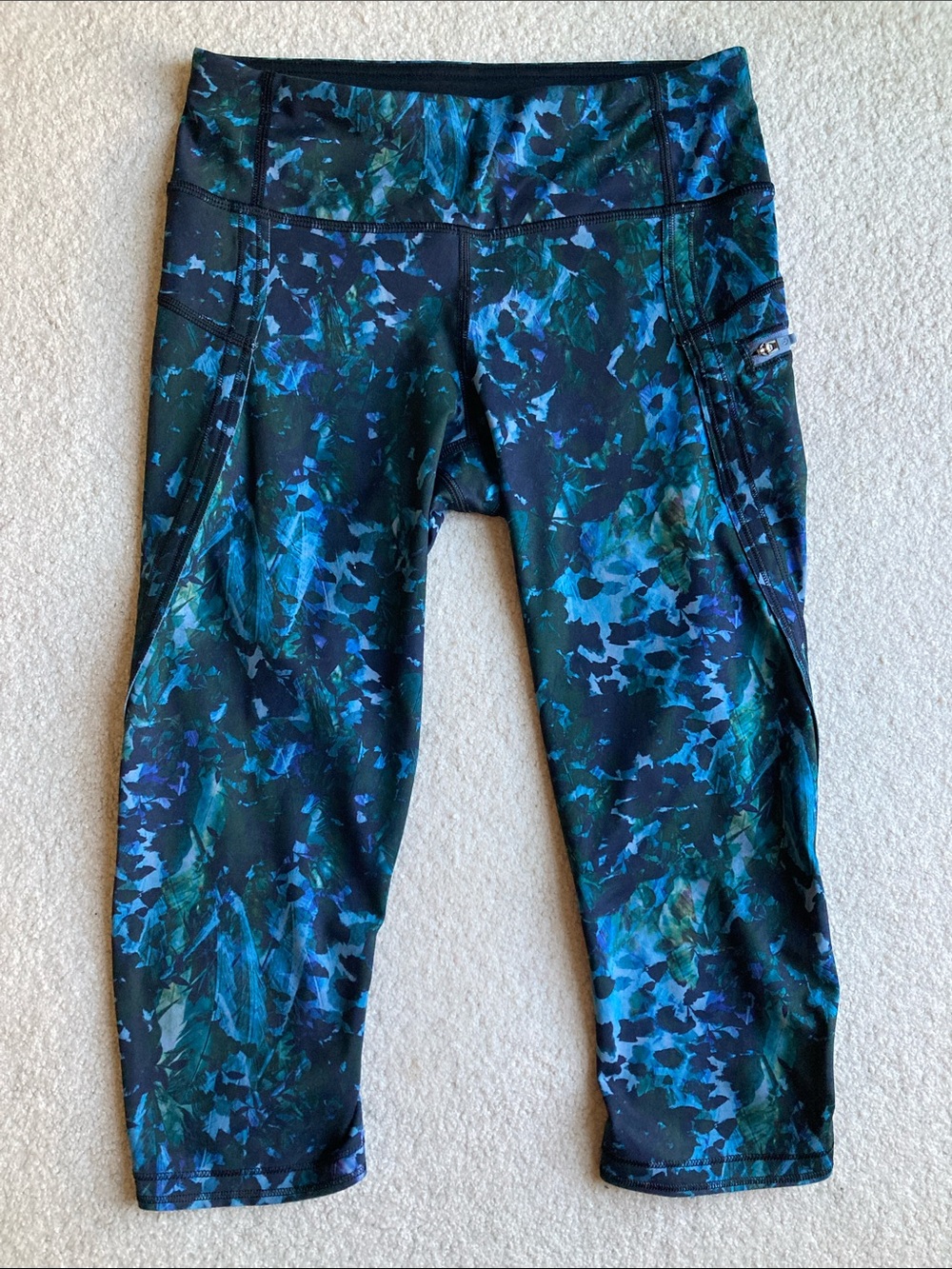 Lululemon run top speed crop leggings in blue floral backdrop print